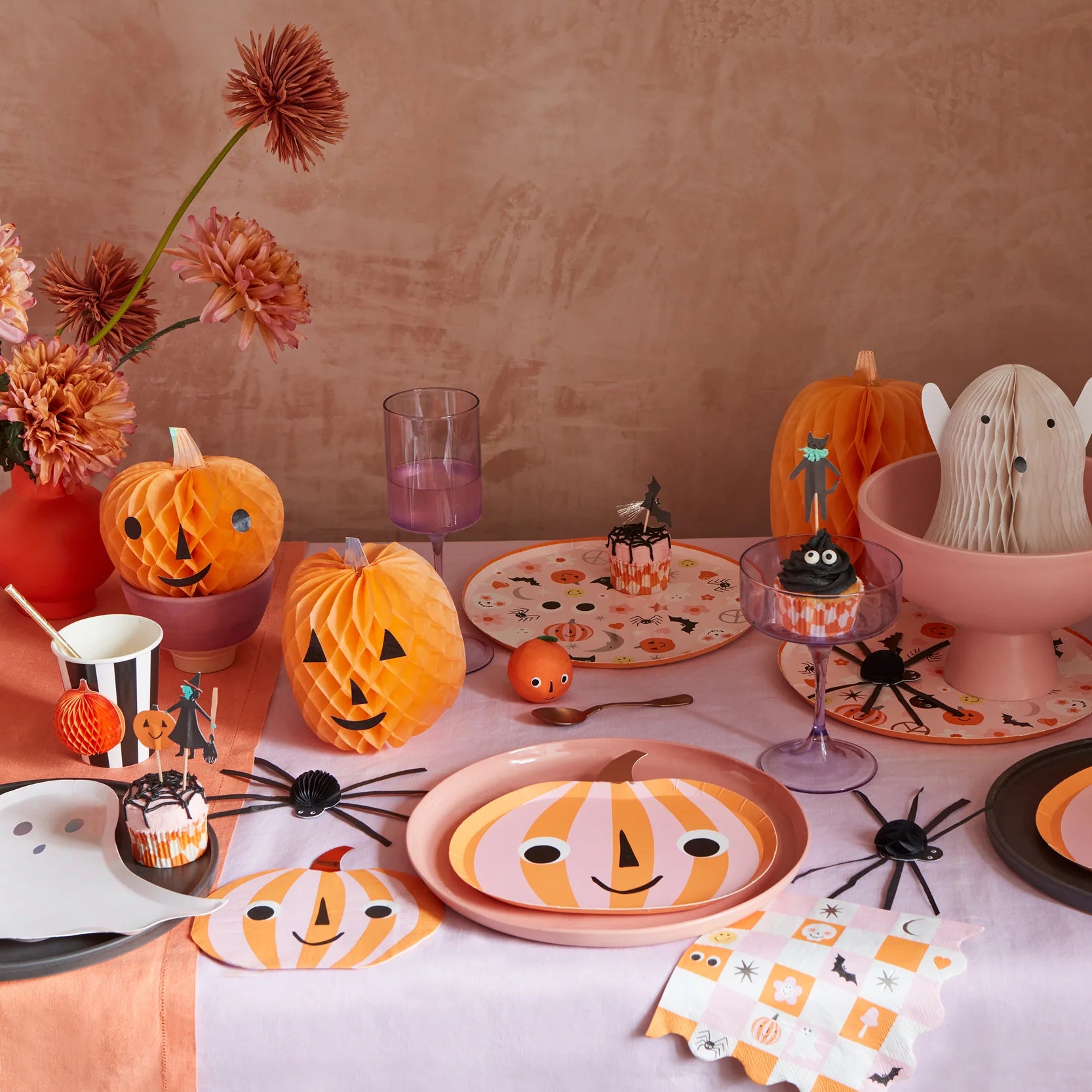 Meri Meri Pink & Orange Stripy Pumpkin Napkins - Thumbnail 3