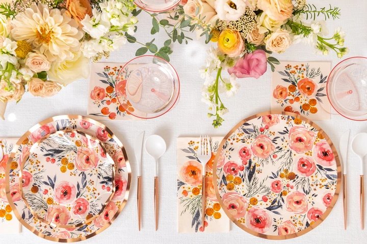 Blush Bouquet Wavy Paper Dinner Plate